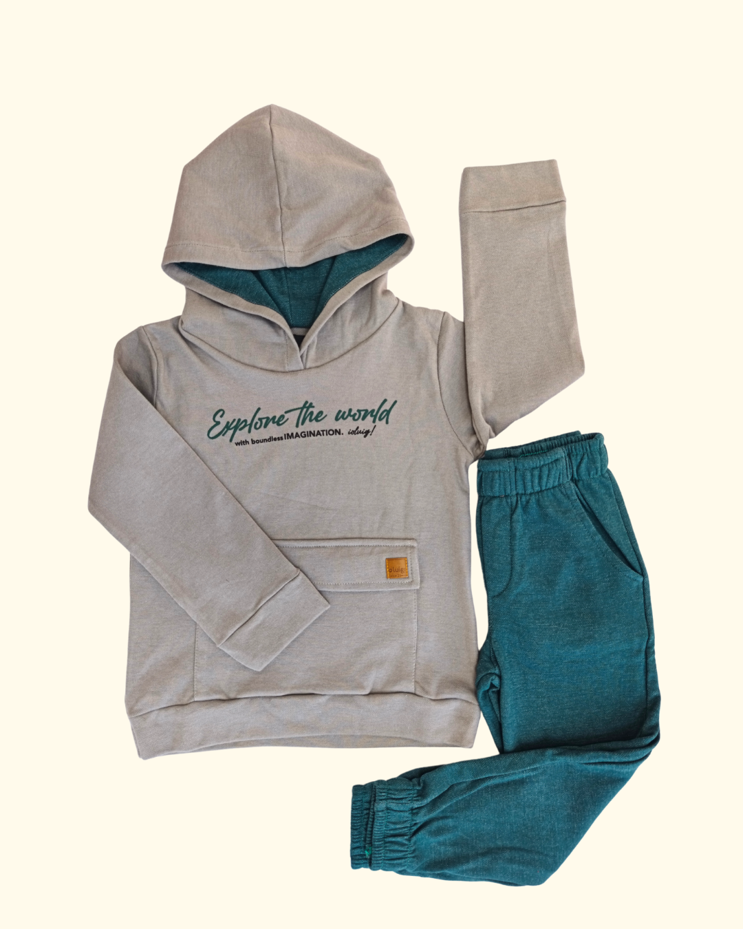 Conjunto Ioluigi explore the world