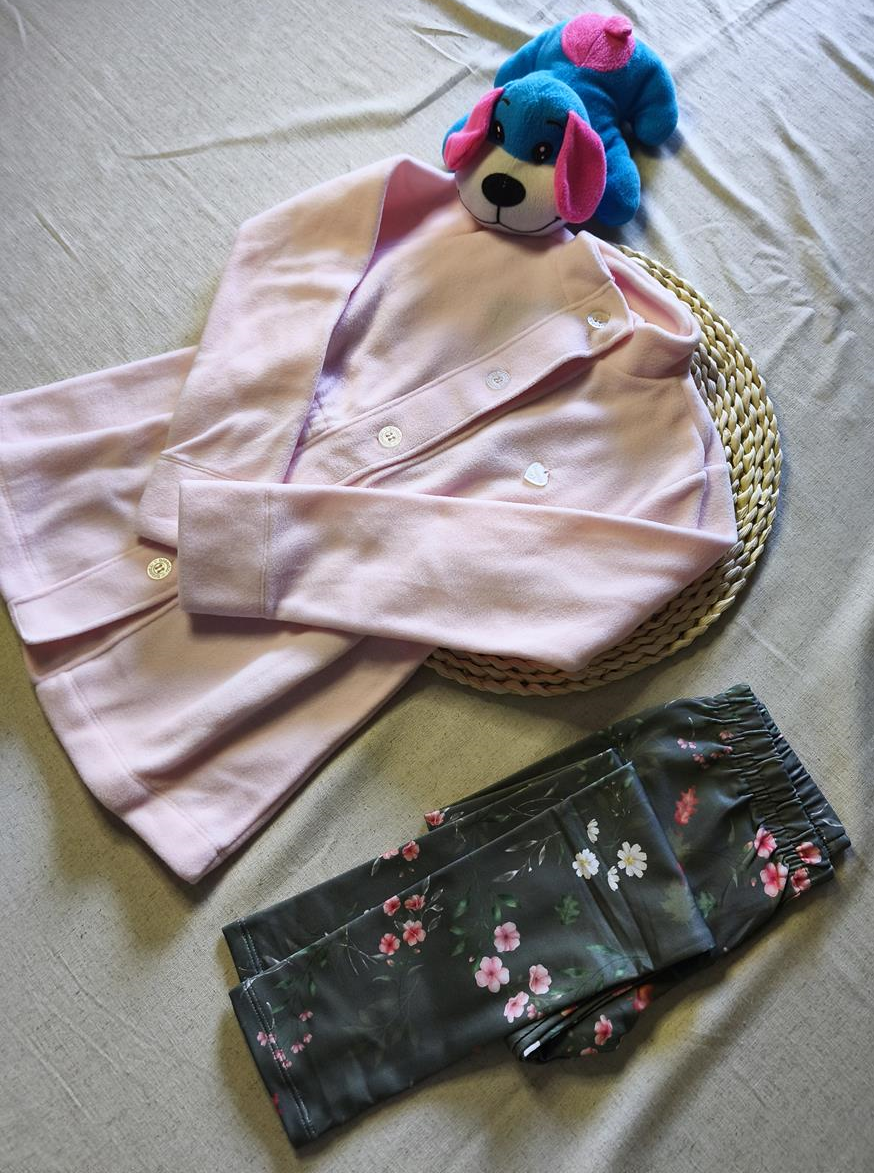 Conjunto casaco soft e calça legging estampada