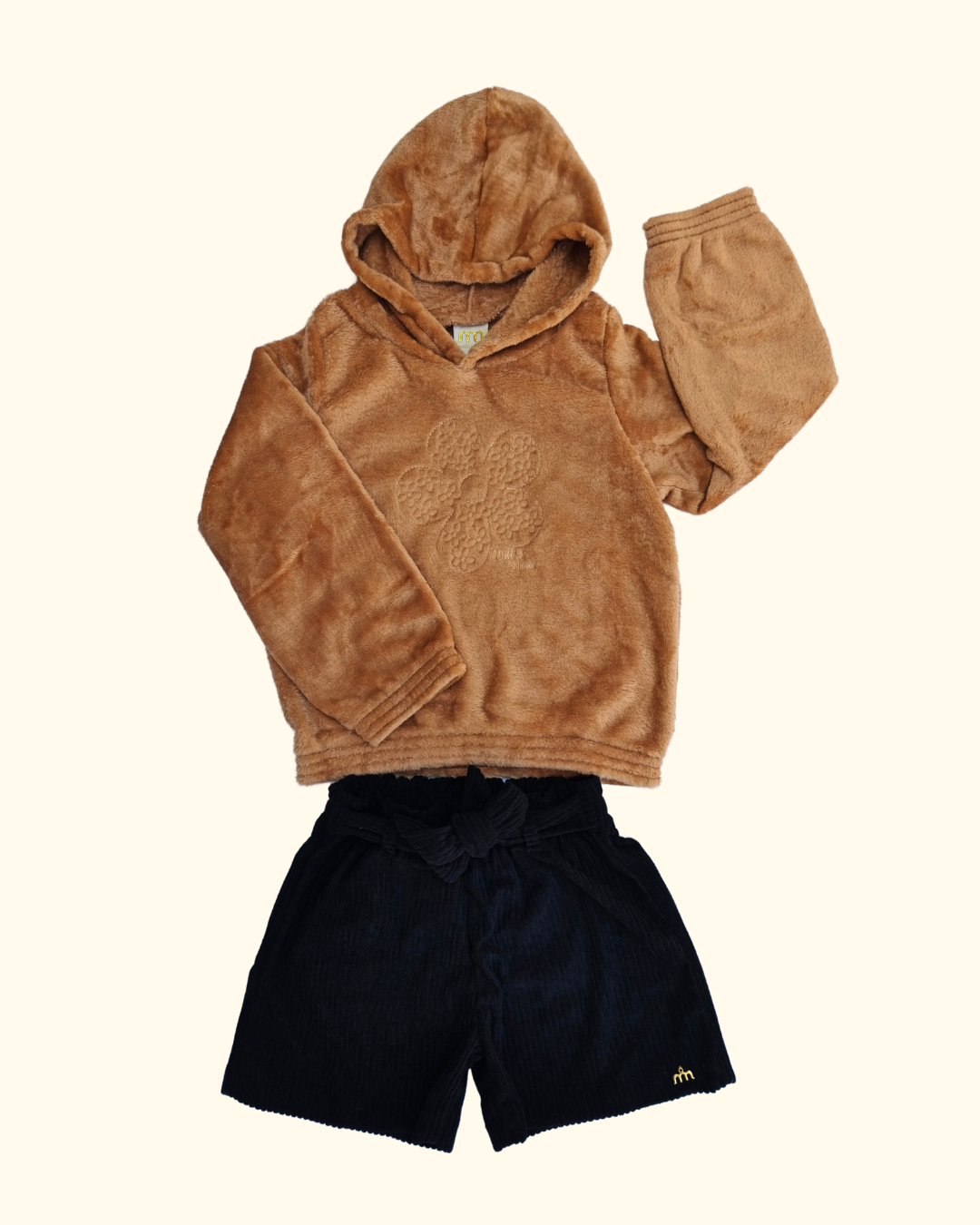 Conjunto Milli&Nina Blusão e shorts