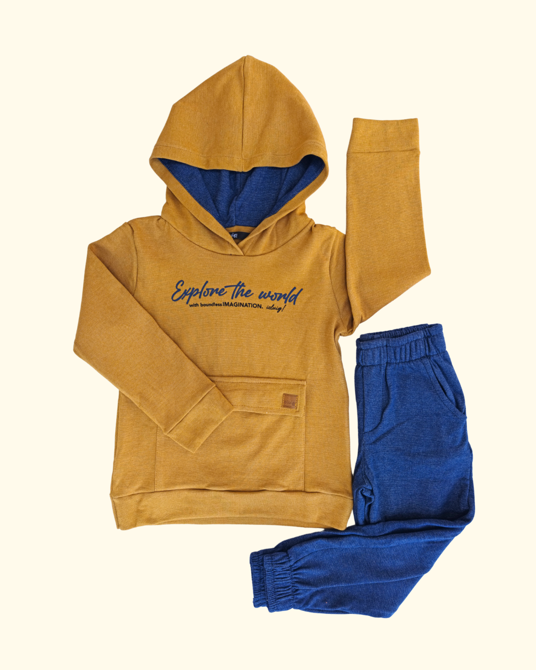 Conjunto Ioluigi explore the world