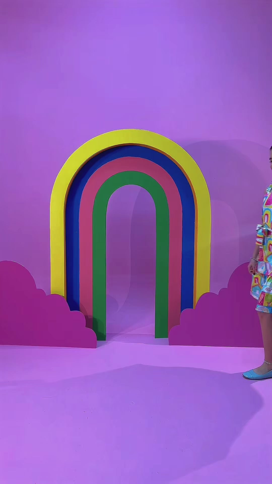 Vestido Midi- Estampa Arco-Iris e Frutas